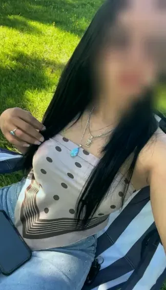 Anouk, 25