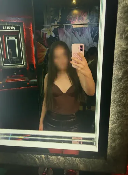 Shania, 18