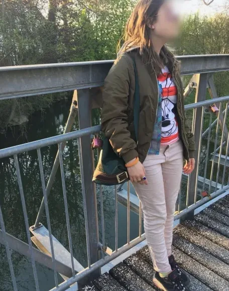 Shania, 24
