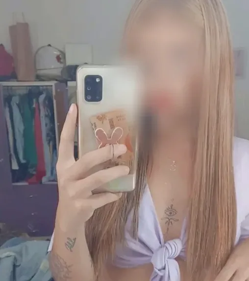Sophie, 33