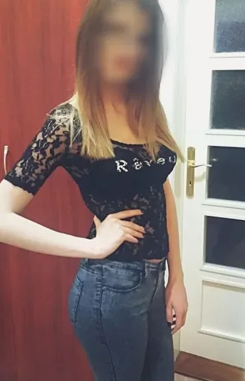 Suzanne, 32