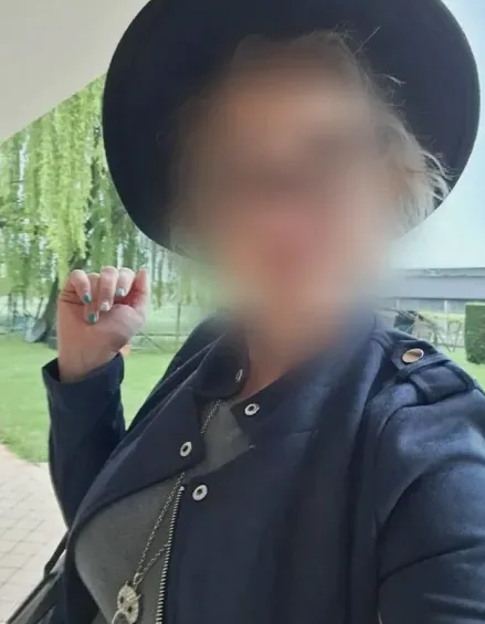 Suzanne, 33