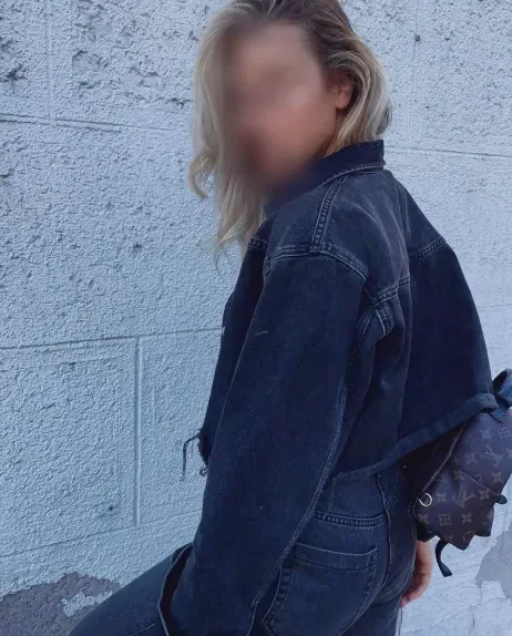 Zoe, 31